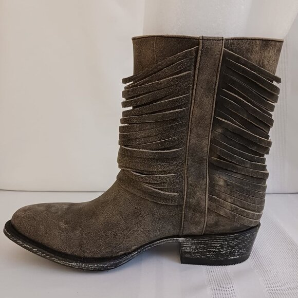 NIB Size 8.5M Matisse Black Fringe Pull on Distressed Boot - Picture 2 of 10